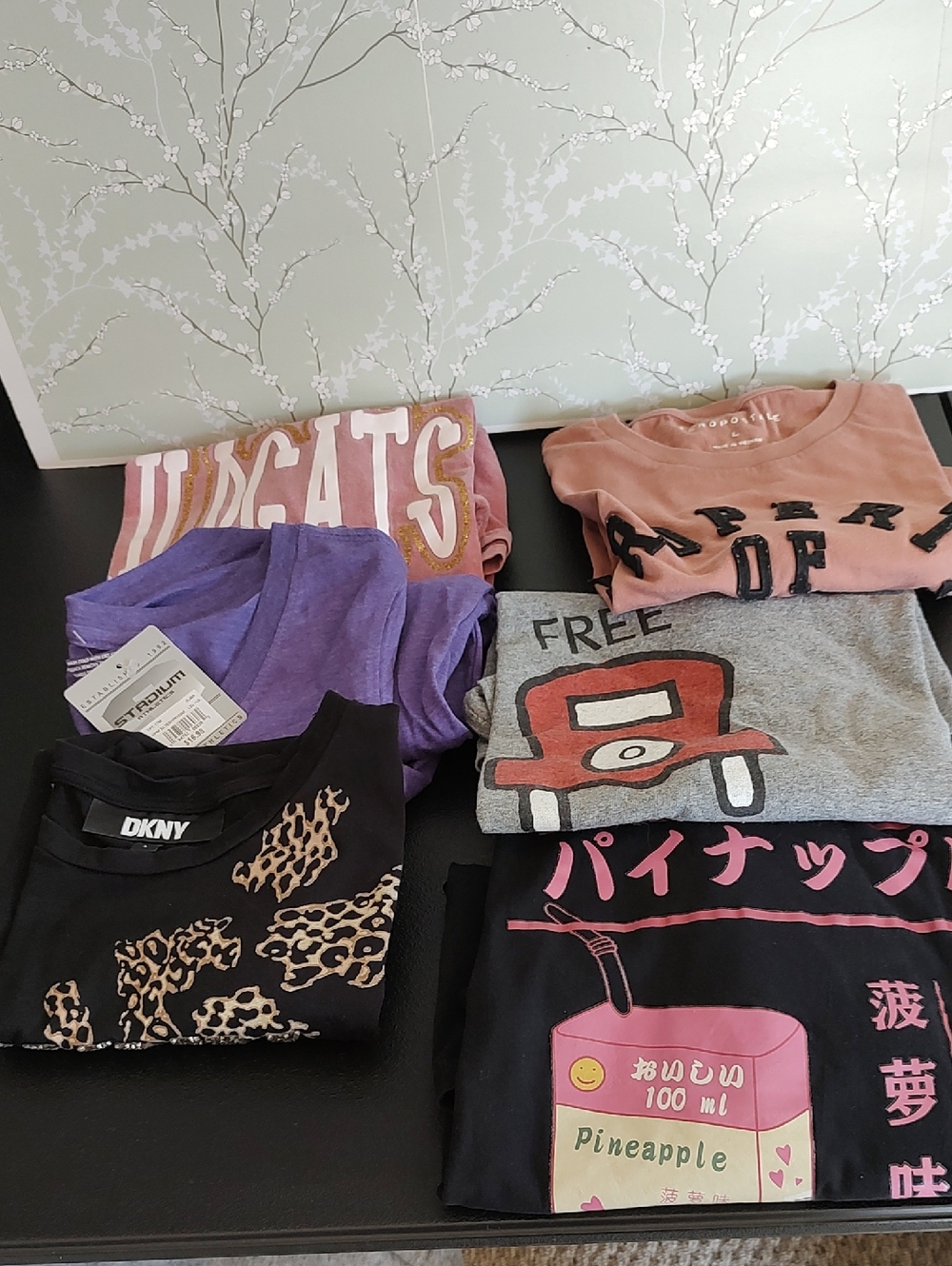 6 Women's Graphic T-shirts